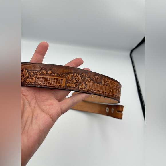 Leather Belt Made In The USA with Trucking Scene, Never Worn, No Buckle SZ 42-46 - Picture 10 of 12